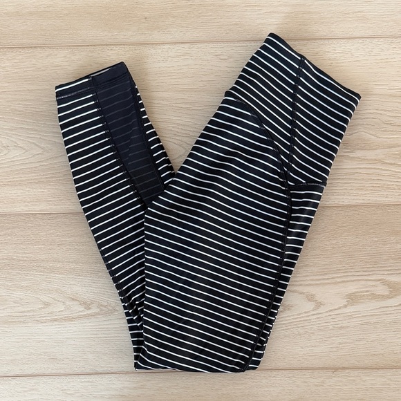 Lululemon Athletica Train HR 7/8 Black and White Striped Leggings - Picture 1 of 5